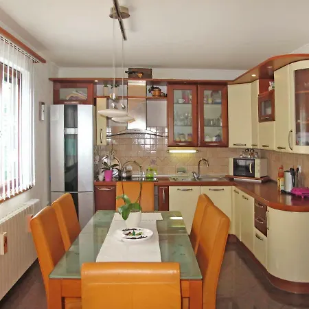 Adrijan Apartamento *